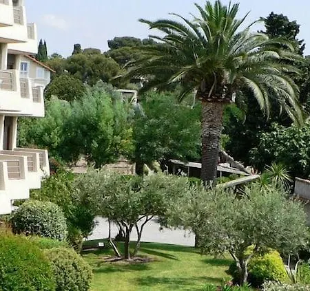 Otel Brise De - Piscine Interieure & Exterieure
