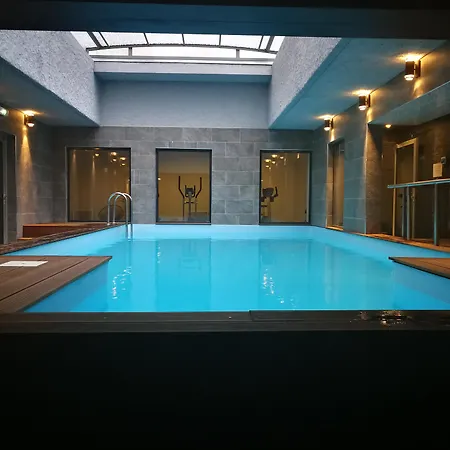 Brise De - Piscine Interieure & Exterieure 4*