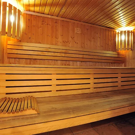 Brise De - Piscine Interieure & Exterieure 4*