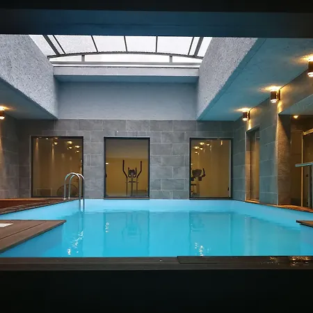 Brise De - Piscine Interieure & Exterieure 4*