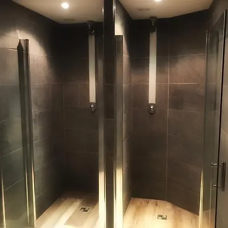 Brise De - Piscine Interieure & Exterieure 4*