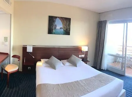 Otel Brise De - Piscine Interieure & Exterieure 4*
