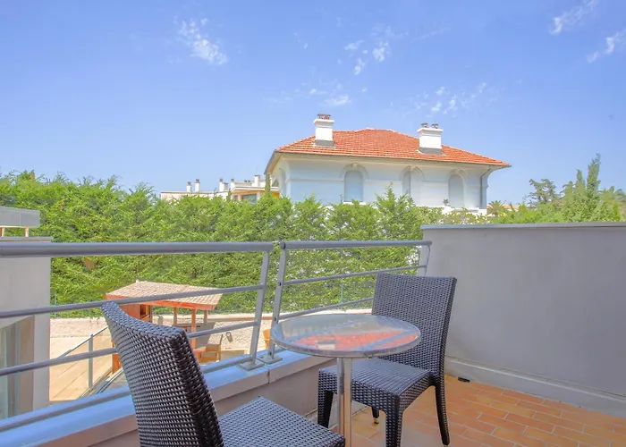 Brise De - Piscine Interieure & Exterieure