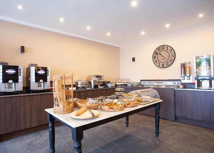 Hotel Brise De - Piscine Interieure & Exterieure Saint-Raphaël