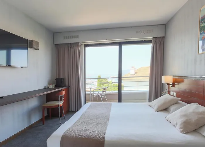 Brise De - Piscine Interieure & Exterieure Hotel Saint-Raphaël