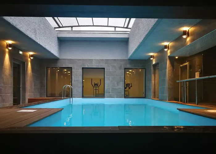 Brise De - Piscine Interieure & Exterieure 4*