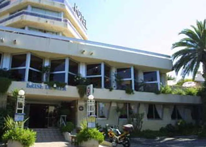 Brise De - Piscine Interieure & Exterieure 4*