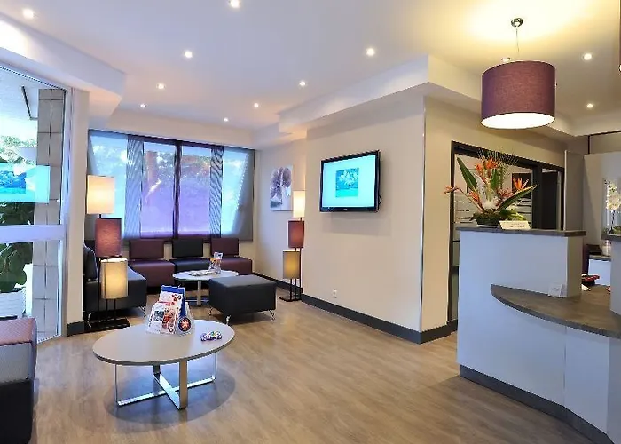 Brise De - Piscine Interieure & Exterieure 4*