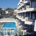 Brise De - Piscine Interieure & Exterieure Hotel Saint-Raphael (Var)