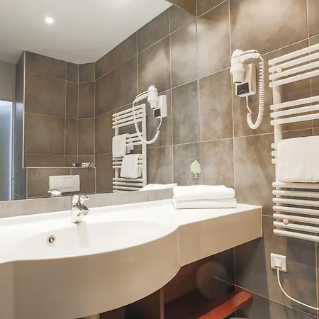 Brise De - Piscine Interieure & Exterieure 호텔 4*