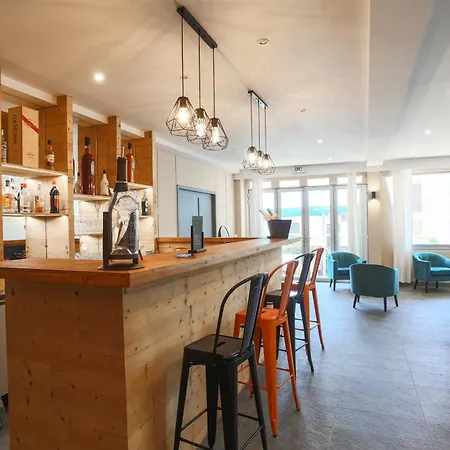 Brise De - Piscine Interieure & Exterieure 4*