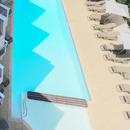 호텔 Brise De - Piscine Interieure & Exterieure Saint-Raphaël
