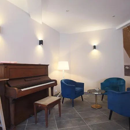 Brise De - Piscine Interieure & Exterieure Szálloda 4*