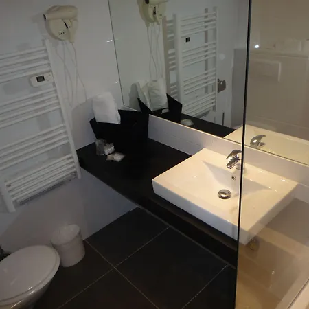 Brise De - Piscine Interieure & Exterieure 호텔 4*