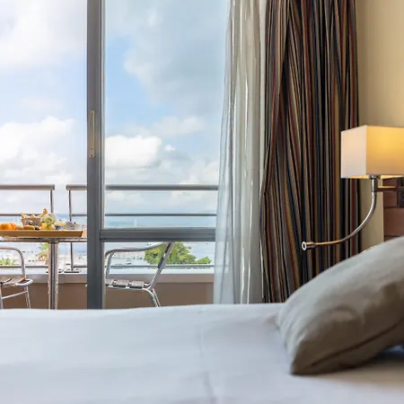 Brise De - Piscine Interieure & Exterieure 호텔 4*