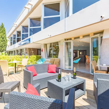 Brise De - Piscine Interieure & Exterieure Szálloda