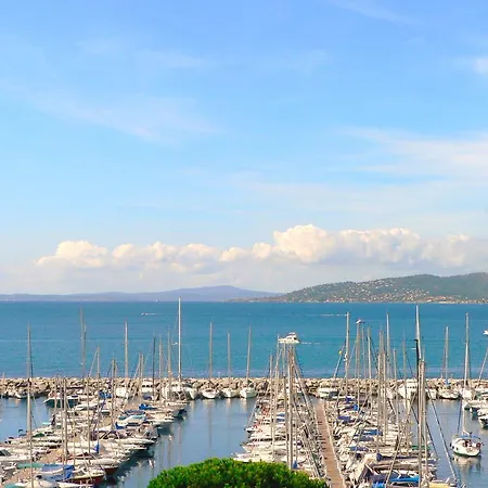 Brise De - Piscine Interieure & Exterieure Szálloda 4*