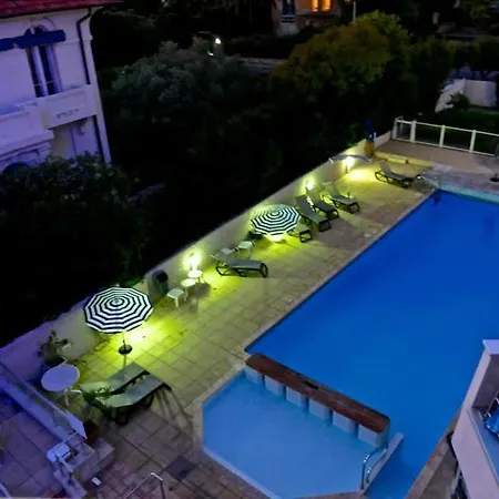 Brise De - Piscine Interieure & Exterieure Hotell 4*