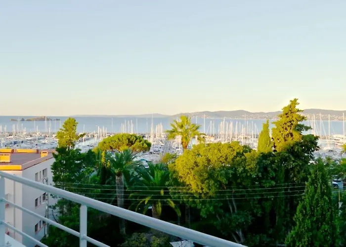 Brise De - Piscine Intérieure&extérieure Saint-Raphaël