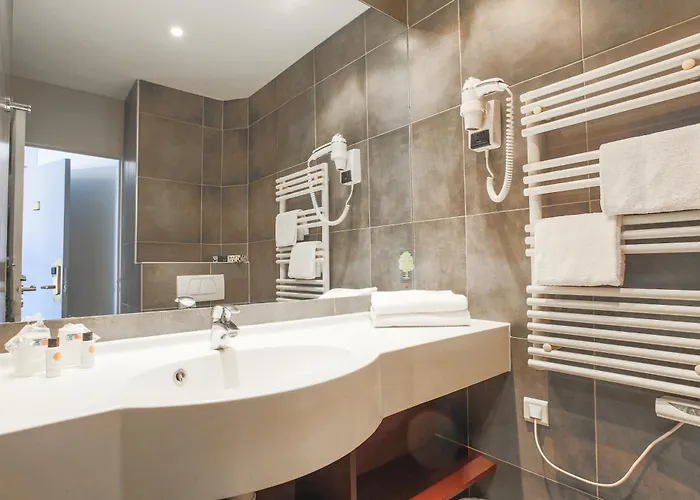 Brise De - Piscine Interieure & Exterieure Hotel 4*