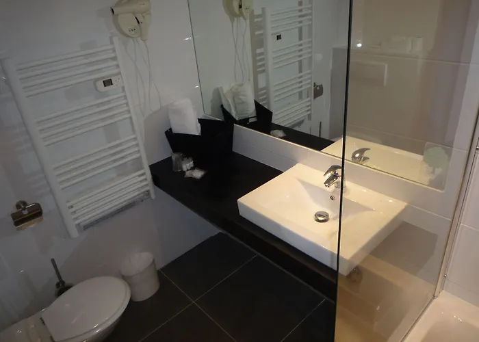 Brise De - Piscine Interieure & Exterieure Hotel 4*