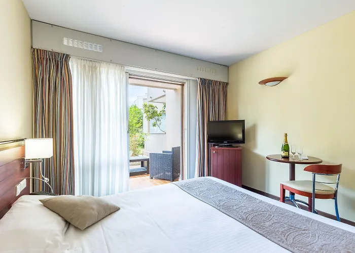 Brise De - Piscine Interieure & Exterieure 4* Saint-Raphael (Var)