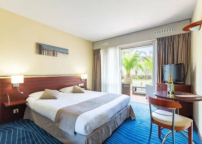 Brise De - Piscine Interieure & Exterieure Hotel 4*