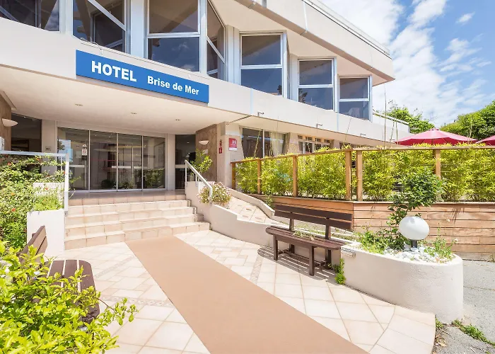 Brise De - Piscine Interieure & Exterieure Hotel 4*