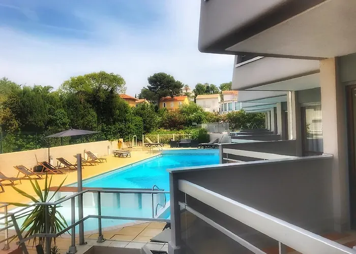 Brise De - Piscine Interieure & Exterieure