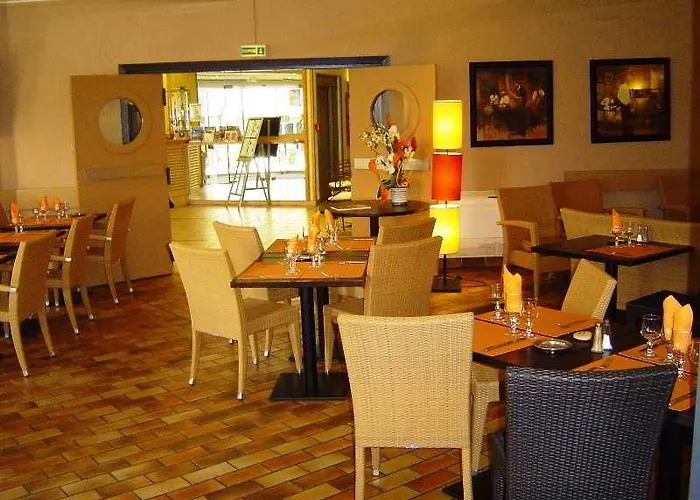 Brise De - Piscine Interieure & Exterieure 4* Saint-Raphaël