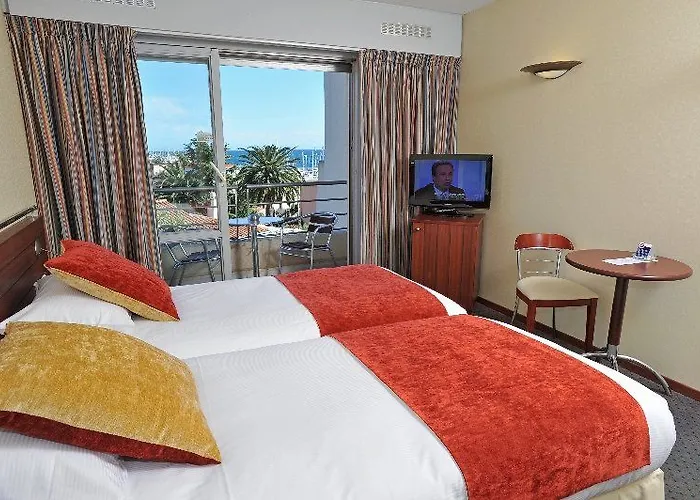 Brise De - Piscine Intérieure&extérieure 4*